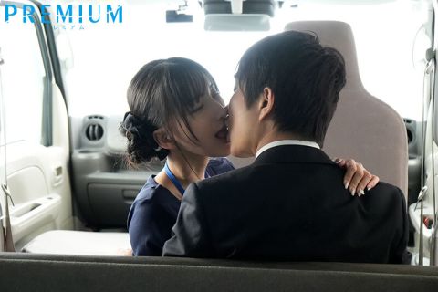 Anh khách hàng may mắn và bé sale bất động sản dâm